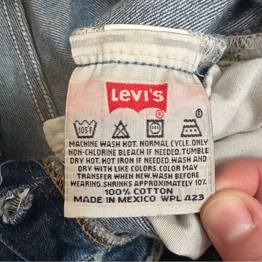 💚 Vintage Levi’s 501 Blue Distressed Jeans (W32 L32) (35) - Picture 8 of 11